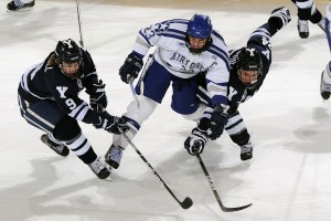 开云体育app-布克压力下完成爆发，老鹰血拼活塞，当压力成为淬炼英雄的熔炉