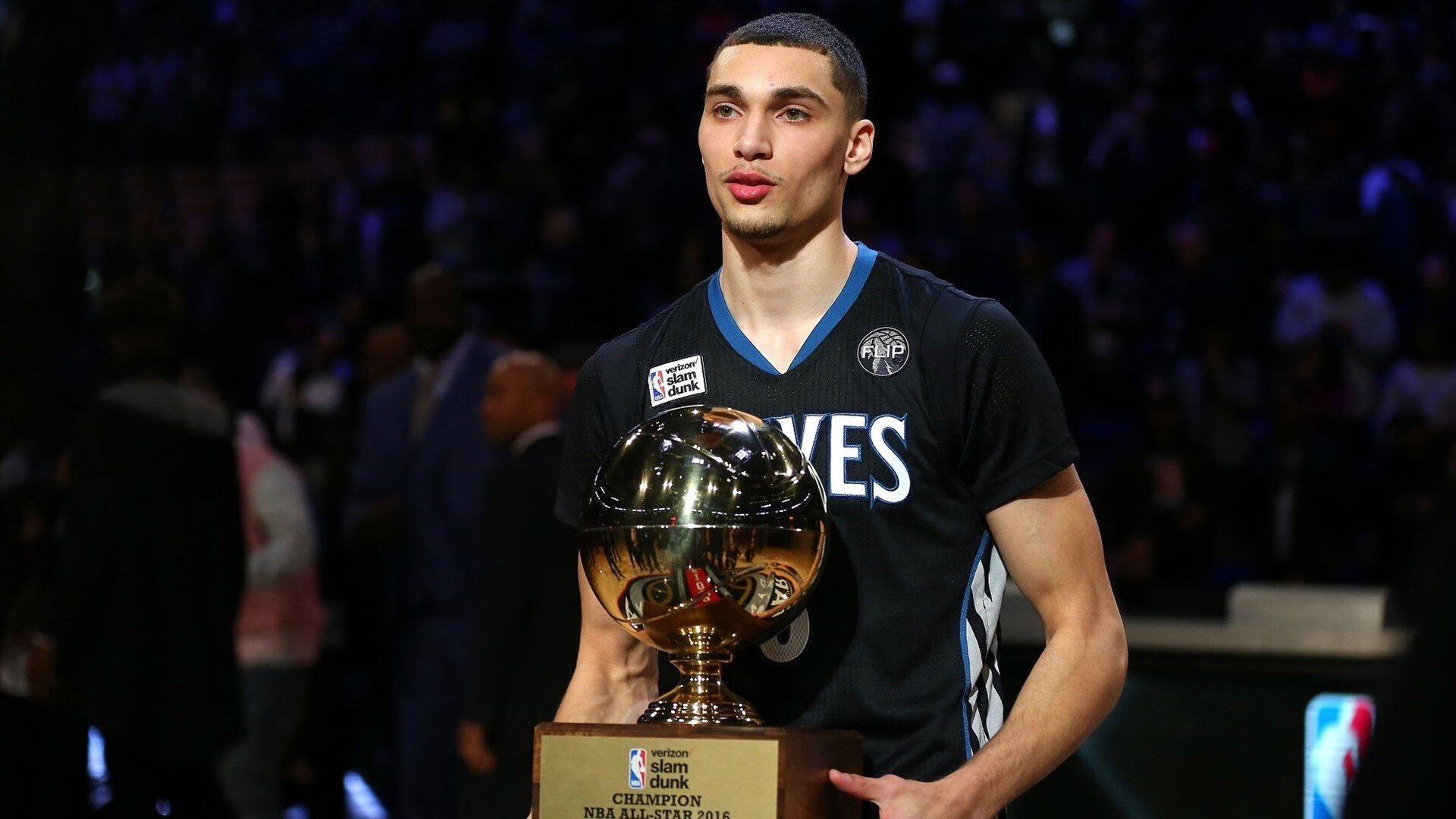 詹姆斯攻防两端统治，雄鹿横扫掘金，一场定义时代的胜利