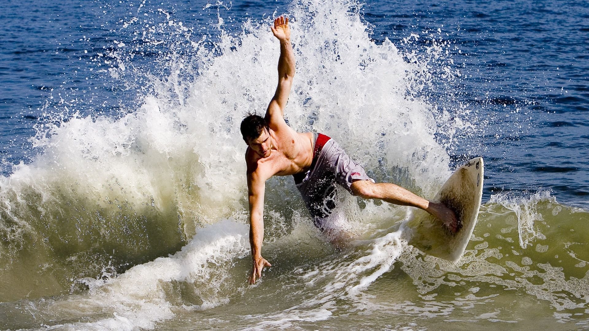 楚阿梅尼一锤定音，法国中场用沉默的统治拯救高卢雄鸡